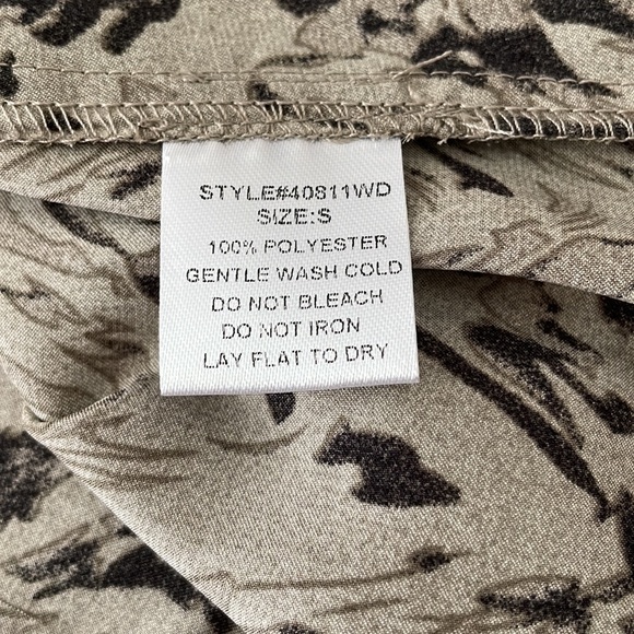 NWT Grade & Gather Satin Swirl Ruffle Tank Sleeveless Top Blouse Olive - Picture 7 of 8